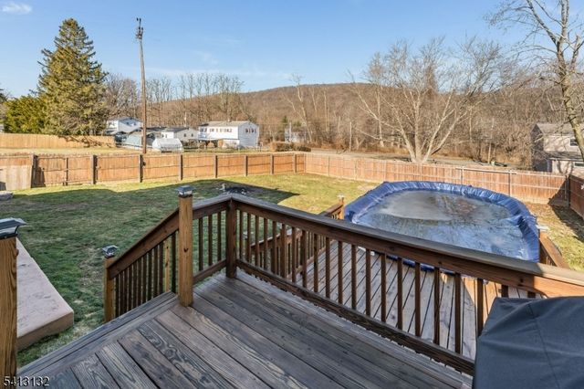 117 Deerfield Dr, Hackettstown Town, NJ 07840