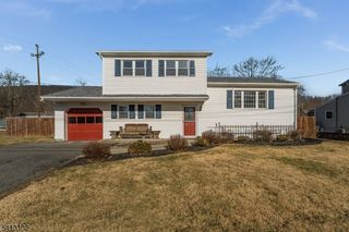 117 Deerfield Dr, Hackettstown Town, NJ 07840