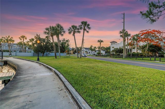 208 N SPRING BOULEVARD, Tarpon Springs, FL 34689