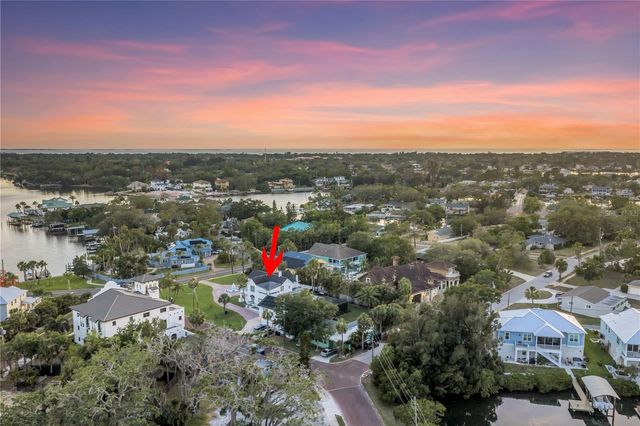 208 N SPRING BOULEVARD, Tarpon Springs, FL 34689