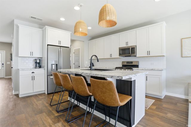 5381 Bloomsbury Court, Newburgh, IN 47630