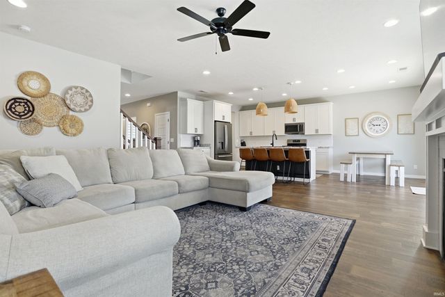 5381 Bloomsbury Court, Newburgh, IN 47630