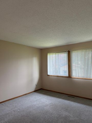 2635 Guthrie Avenue N, Oakdale, MN 55128