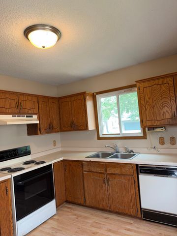 2635 Guthrie Avenue N, Oakdale, MN 55128