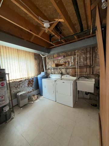 2635 Guthrie Avenue N, Oakdale, MN 55128