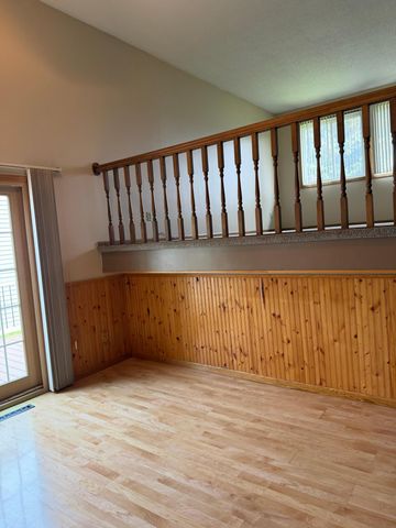 2635 Guthrie Avenue N, Oakdale, MN 55128