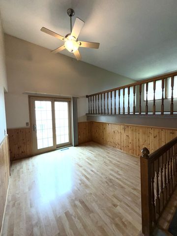 2635 Guthrie Avenue N, Oakdale, MN 55128