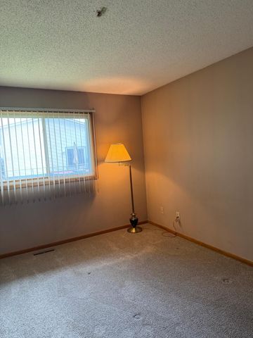2635 Guthrie Avenue N, Oakdale, MN 55128