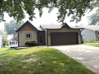 2635 Guthrie Avenue N, Oakdale, MN 55128