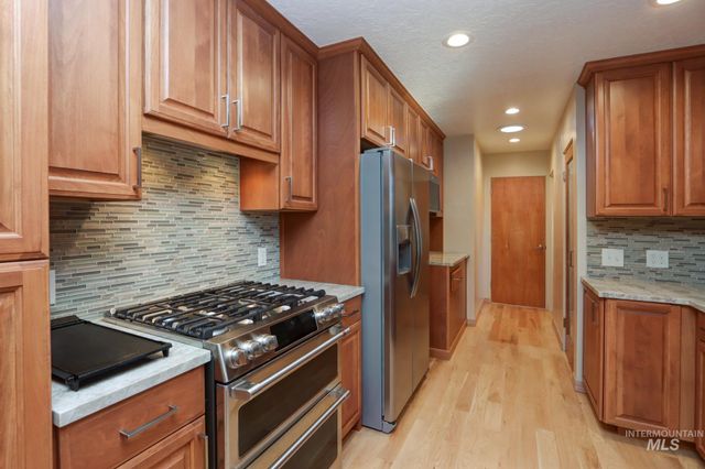 2106 N Cribbens Street, Boise, ID 83713