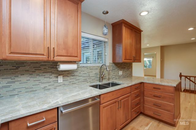 2106 N Cribbens Street, Boise, ID 83713