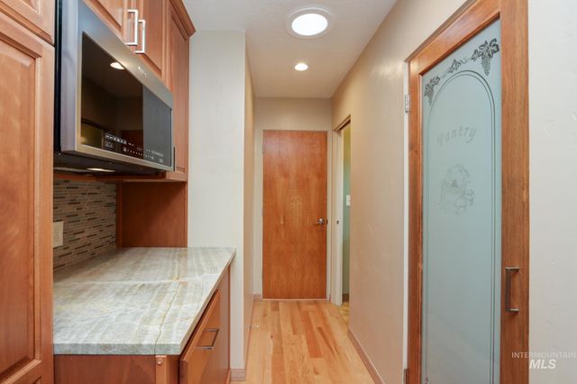 2106 N Cribbens Street, Boise, ID 83713