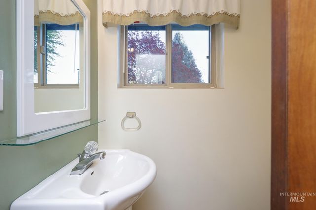 2106 N Cribbens Street, Boise, ID 83713