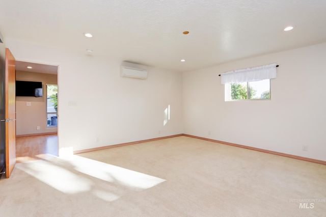 2106 N Cribbens Street, Boise, ID 83713