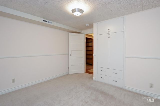 2106 N Cribbens Street, Boise, ID 83713