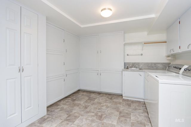 2106 N Cribbens Street, Boise, ID 83713