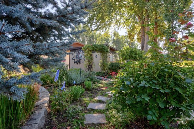 2106 N Cribbens Street, Boise, ID 83713