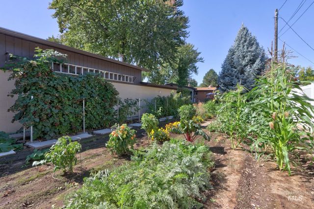 2106 N Cribbens Street, Boise, ID 83713