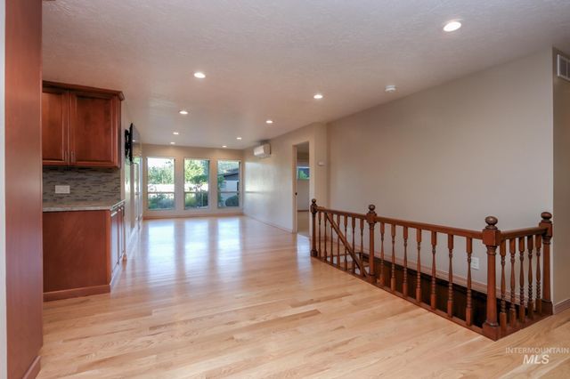 2106 N Cribbens Street, Boise, ID 83713