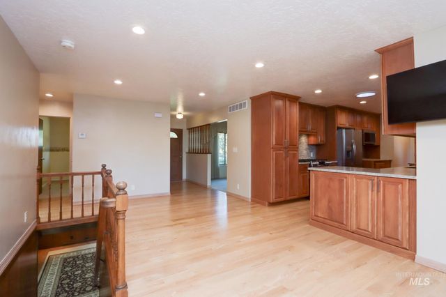 2106 N Cribbens Street, Boise, ID 83713