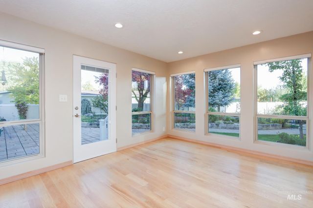 2106 N Cribbens Street, Boise, ID 83713