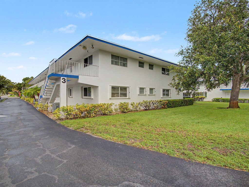 3 Westwood Avenue 101E, Tequesta, FL 33469