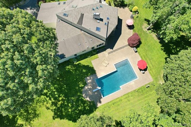 29 Amber Lane, Oyster Bay Cove, NY 11771