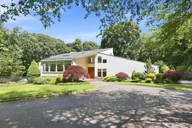 29 Amber Lane, Oyster Bay Cove, NY 11771