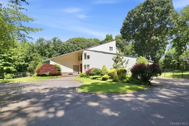 29 Amber Lane, Oyster Bay Cove, NY 11771