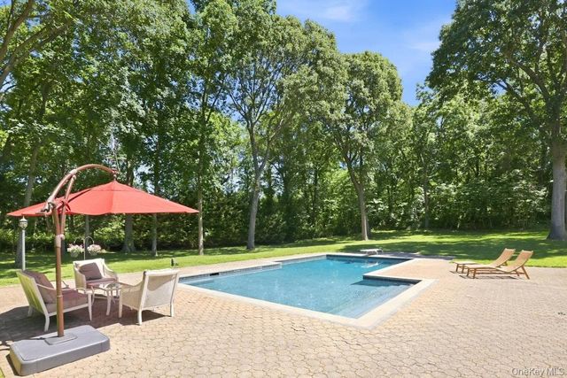 29 Amber Lane, Oyster Bay Cove, NY 11771