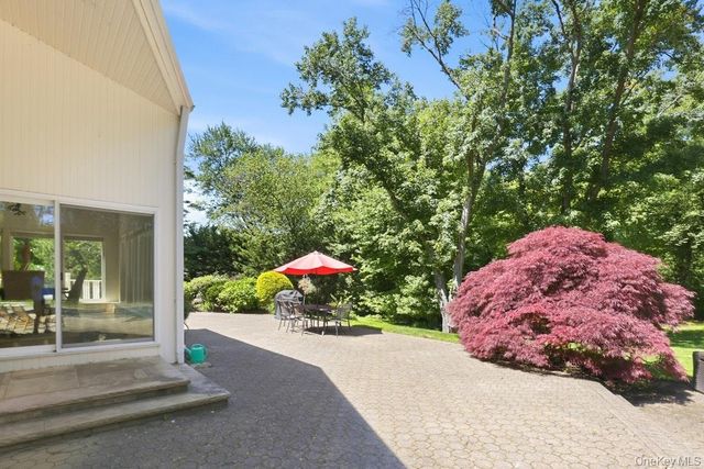 29 Amber Lane, Oyster Bay Cove, NY 11771