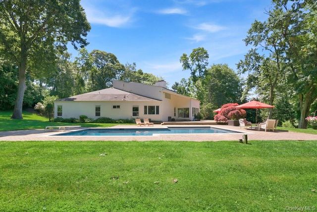 29 Amber Lane, Oyster Bay Cove, NY 11771