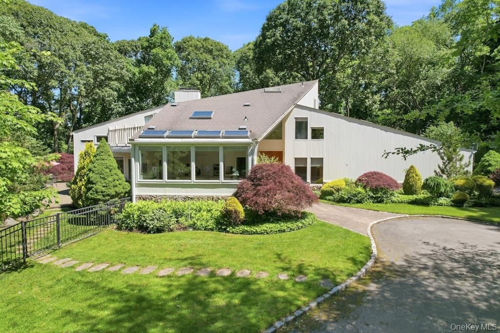 29 Amber Lane, Oyster Bay Cove, NY 11771