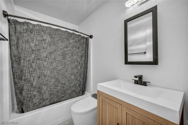 1194 Dover Drive, Medina, OH 44256