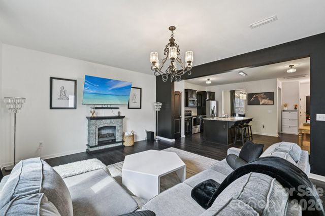 832 Newfound Hollow Drive, Charlotte, NC 28214