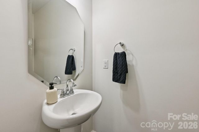 832 Newfound Hollow Drive, Charlotte, NC 28214