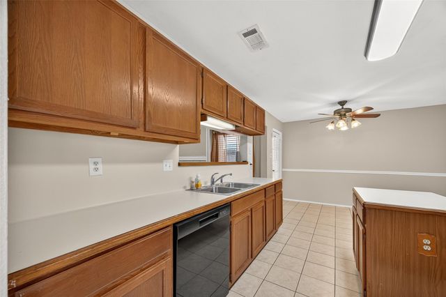 917 Hartman Drive, Baytown, TX 77521