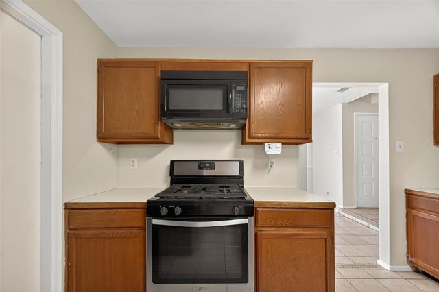 917 Hartman Drive, Baytown, TX 77521