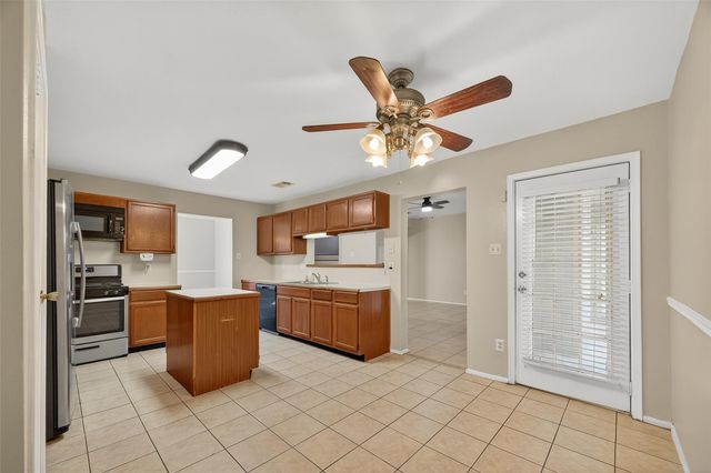 917 Hartman Drive, Baytown, TX 77521