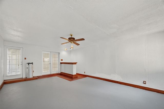 917 Hartman Drive, Baytown, TX 77521