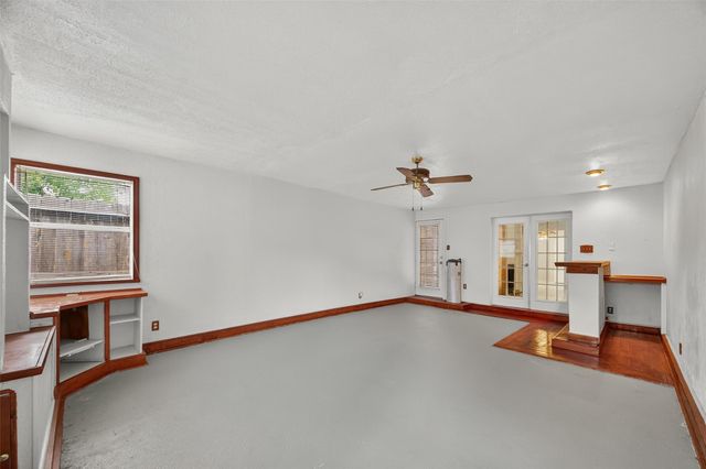 917 Hartman Drive, Baytown, TX 77521