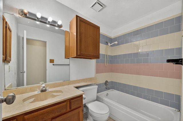 917 Hartman Drive, Baytown, TX 77521