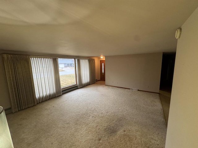 2414 LINA LANE, Green Bay, WI 54304