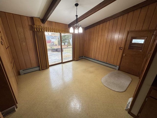 2414 LINA LANE, Green Bay, WI 54304