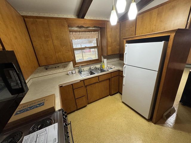 2414 LINA LANE, Green Bay, WI 54304