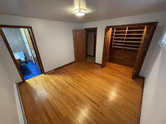 2414 LINA LANE, Green Bay, WI 54304