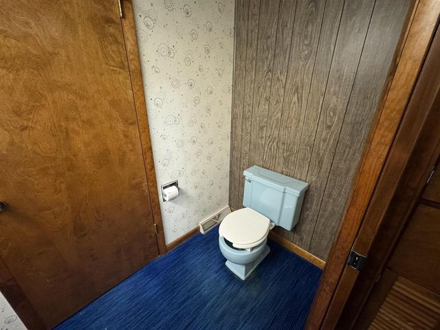 2414 LINA LANE, Green Bay, WI 54304