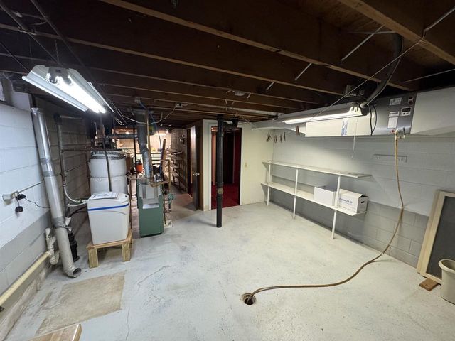 2414 LINA LANE, Green Bay, WI 54304