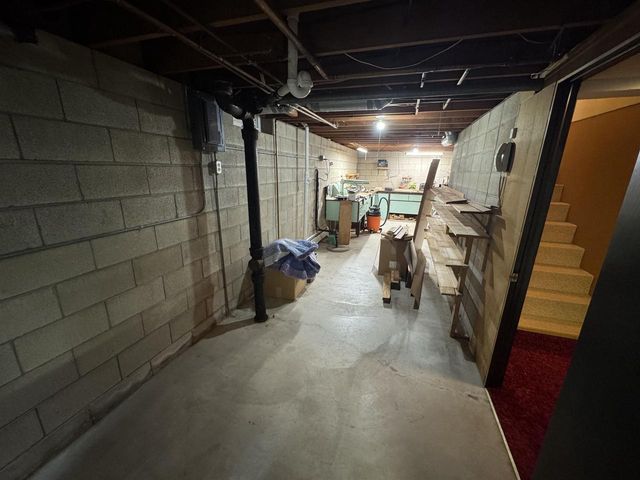 2414 LINA LANE, Green Bay, WI 54304