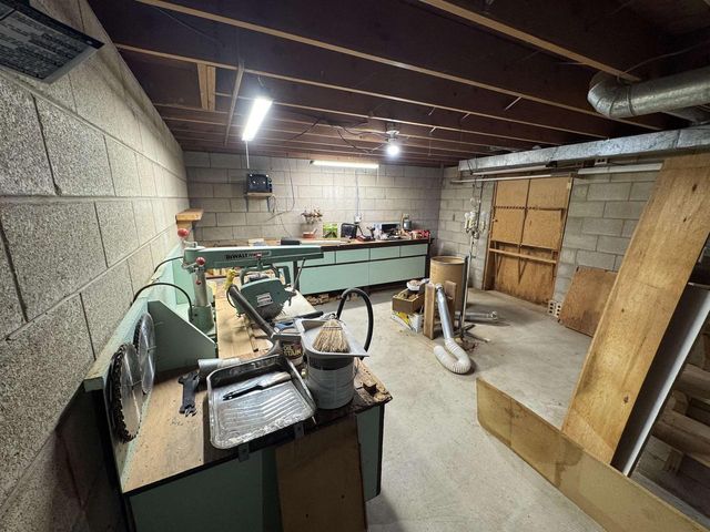 2414 LINA LANE, Green Bay, WI 54304